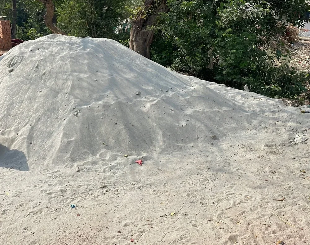 WHITE SAND